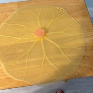 Silicone lid to fix round casserole dish. 13 inch round